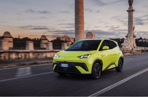 多国销量超越特斯拉！比亚迪登顶全球纯电销量冠军，重构新能源汽车格局  第3张