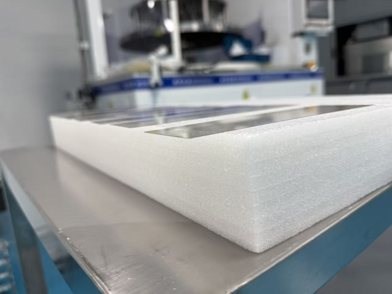 四川乾智破技术垄断！0.18 毫米耐辐照航天级盖板材料，筑牢中国太空光伏产业基石  第1张