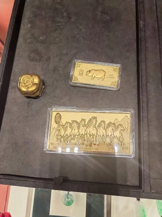 年轻人花上万元打造黄金美甲：轻量化、IP化、场景化产品需求爆发，小克重金饰占比显著提升  第5张