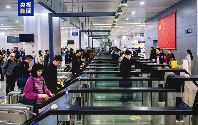 免签红利持续释放 上海口岸出入境客流尽显新春热度  第1张