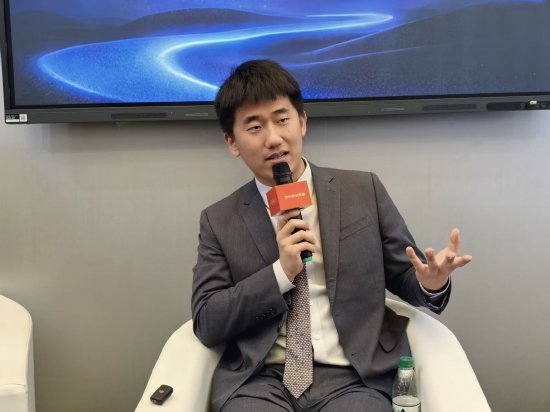 直击AWE丨对话松延动力创始人姜哲源：2026年目标是销量破万台  第1张