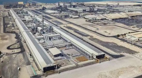 伊朗称击毁一架美军E-3预警机，画面显示机身断成两截，单架替换成本超7亿美元  第2张