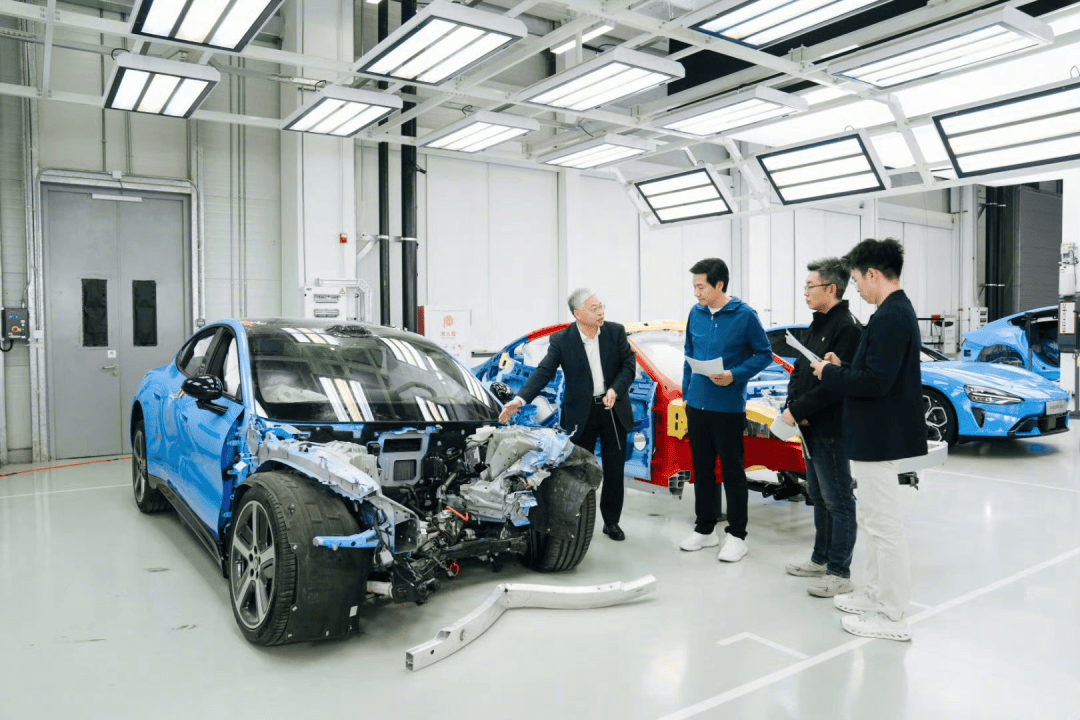 从特斯拉挖女高管，小米不再只靠雷军带货  第1张