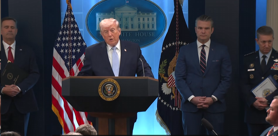 特朗普称可能在周二”消灭“伊朗，美防长预告大规模打击  第1张